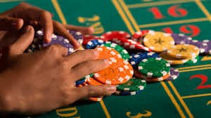 Tampilan permainan slot Aviator dan roulette langsung di platform lokabet88